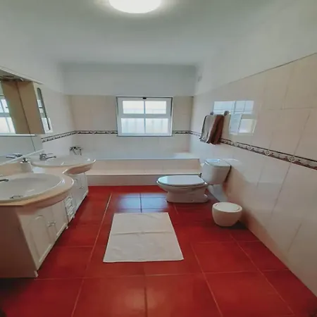 Villa With Private Pool And Nearby Beach بورتيماو