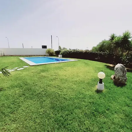 Villa With Private Pool And Nearby Beach فيلة *