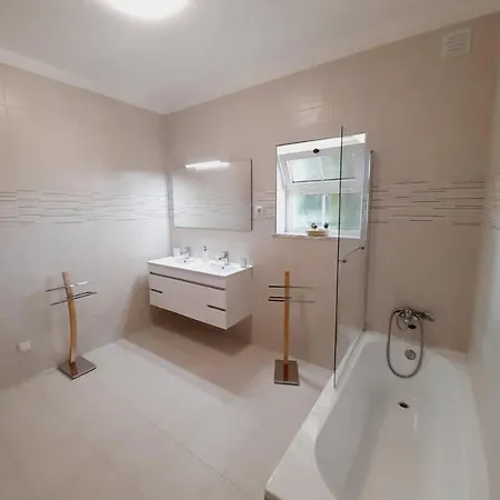 Villa With Private Pool And Nearby Beach *
